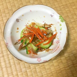 胡瓜とミョウガの松前風酢の物。